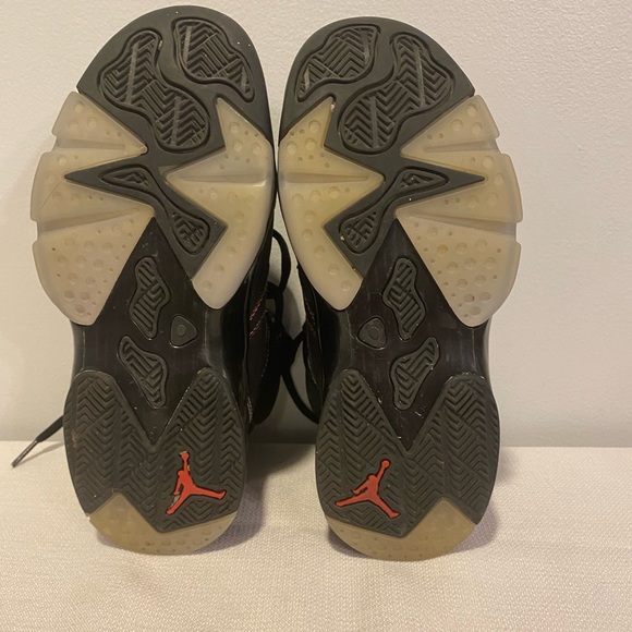 Air Jordan Shoes Black and Red Youth Size 5Y DM1159-003 - Picture 6 of 16